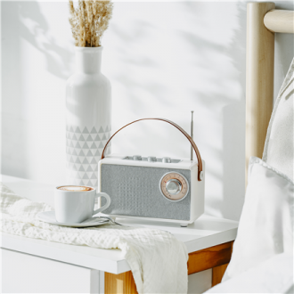 Speaker with radio | CR 1902 W | 5 W | Bluetooth | White | Wireless connection Speaker with radio | CR 1902 W | 5 W | Bluetooth | White | Wireless connection