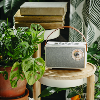 Speaker with radio | CR 1902 W | 5 W | Bluetooth | White | Wireless connection Speaker with radio | CR 1902 W | 5 W | Bluetooth | White | Wireless connection