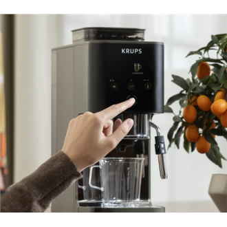 Krups | Coffee Maker | SA403BE0 Crush Experience | Pump pressure 15 bar | Built-in milk frother | Automatic | Black/Silver | 137 Krups | Coffee Maker | SA403BE0 Crush Experience | Pump pressure 15 bar | Built-in milk frother | Automatic | Black/Silver | 137